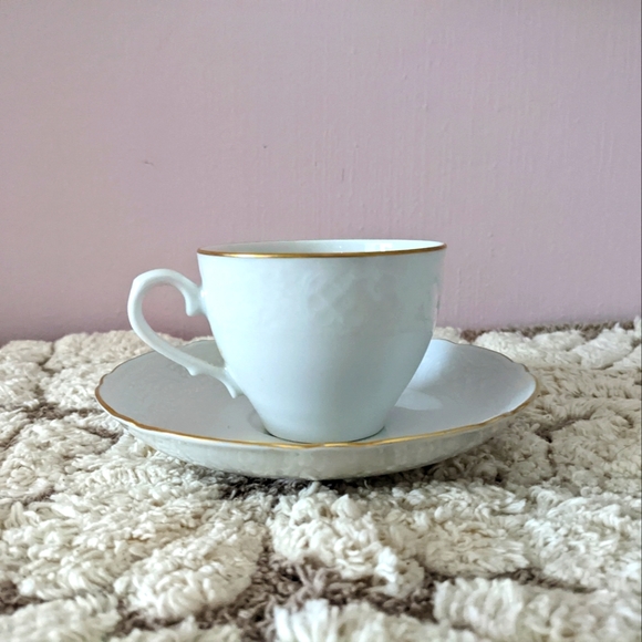 Oscar de la Renta Dresden Gold Teacup & Saucer Set – 8 Pairs + 2 Extra Saucers - Picture 3 of 6